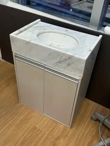 Pia de granito + armário em MDF