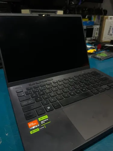 ASUS ROG ZEPHYRUS 14 2023 - Ryzen 9 7940HS - RTX 4060 - 16GB DDR5 - SSD NVME 1TB