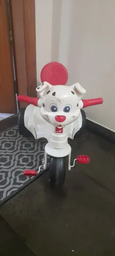 Triciclo Cachorro com duas funções passeio e pedal.
