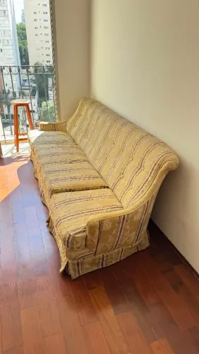 Sofa vintage amarelo 4 lugares