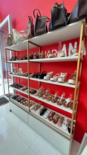 VENDO DUAS PRATILEIRAS PARA LOJA