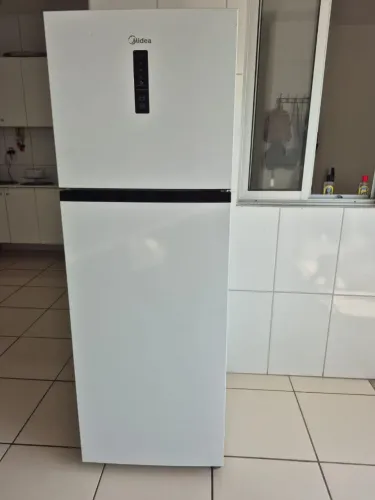 Vendo essa geladeira, funcionando perfeitamente, entrego em toda Manaus !