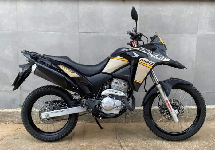 Vende-se XRE 300 ano 2022
