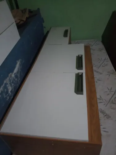 Armário de cozinha, só a parte de cima.