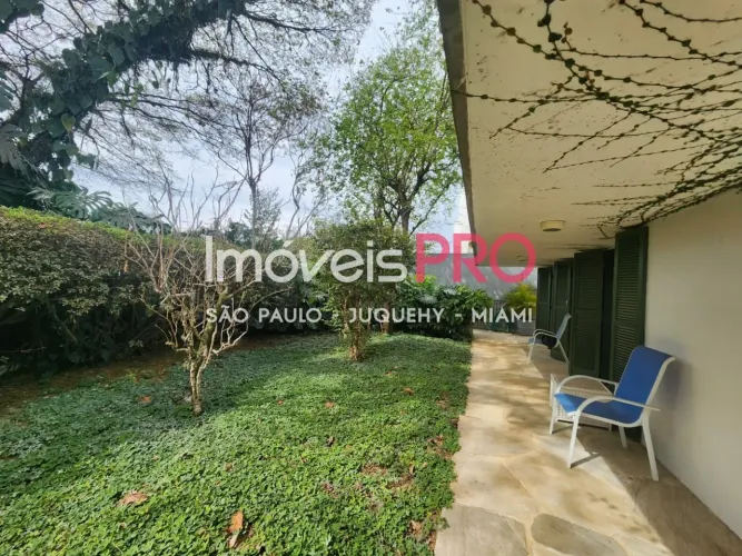 Casa em rua fechada no Real Parque a 7minutos de carro do Clube Paineiras do Morumbi com 2