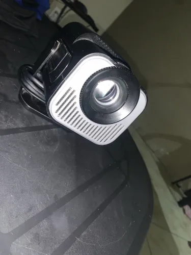 Projetor portátil com defeito