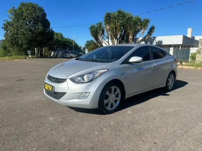 Hyundai Elantra GLS 1.8 16V Aut. 2013