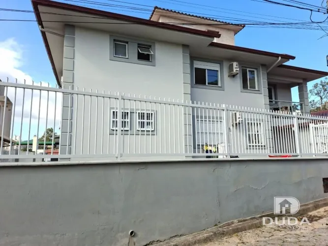 Kitnet mobiliada na Trindade