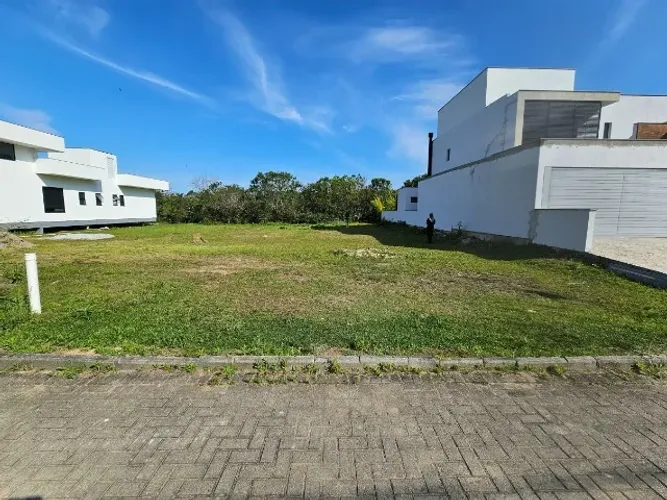 Terreno de 410m² no bairro Canasvieiras - Condomínio Fechado