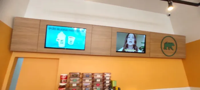 Painel para Televisão em restaurante, lanchonete, cafeteria, confeitaria e outros