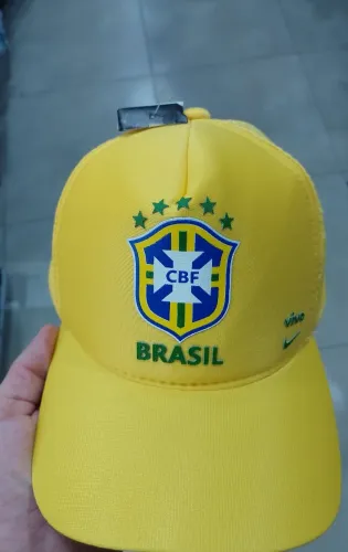 Boné seleção brasileira,cor amarela e preto 