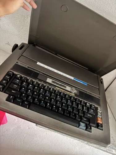 Máquina de Escrever Eletrônica Panasonic R540 Plus - Vintage