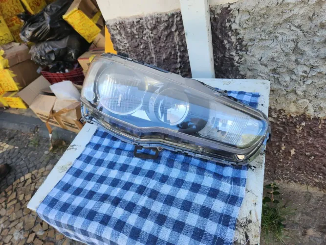 Farol direito Lancer 11/16 original 