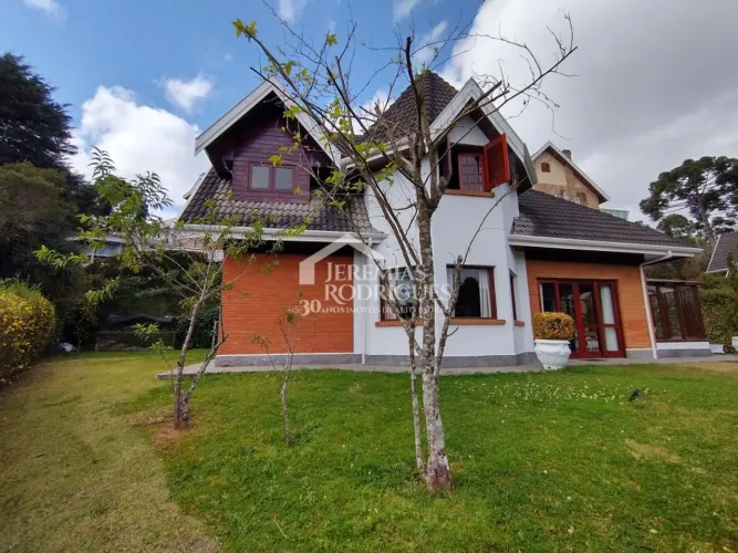 Casa à venda no Condomínio Jardim Véu da Noiva em Campos do Jordão/SP.