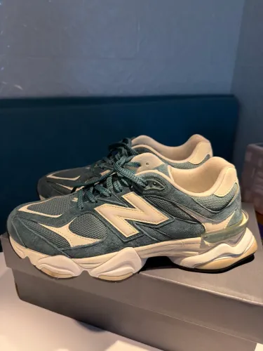 Tênis New Balance 9060 - 41