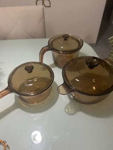 Três panelas Vision (R$ 500,00) novas