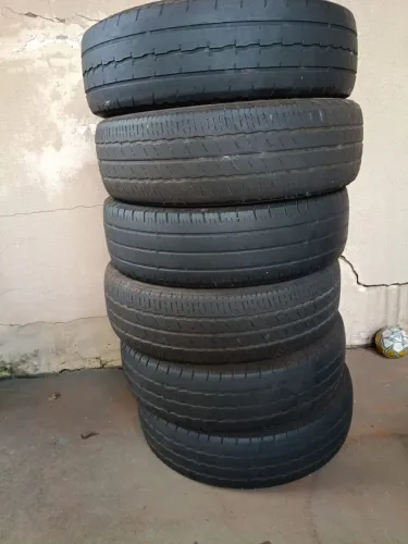Vendo 6 Pneus 225/75R16C