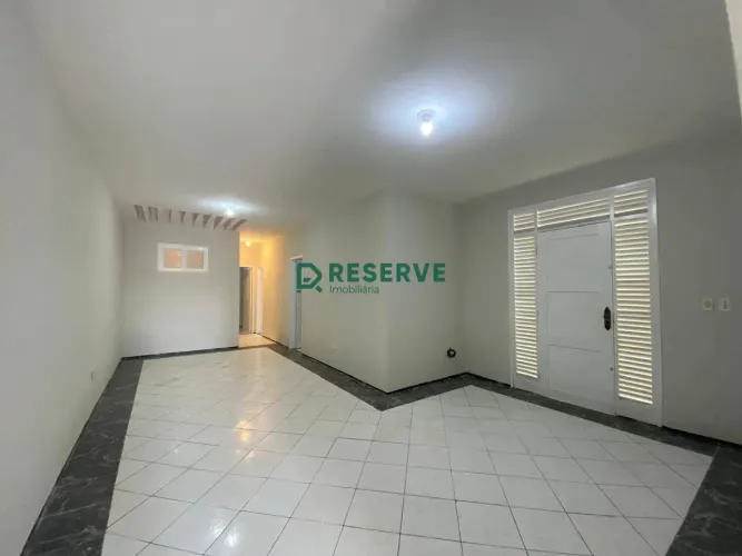 Casa para alugar com 03 quartos na Cidade dos Funcionários - Fortaleza/CE