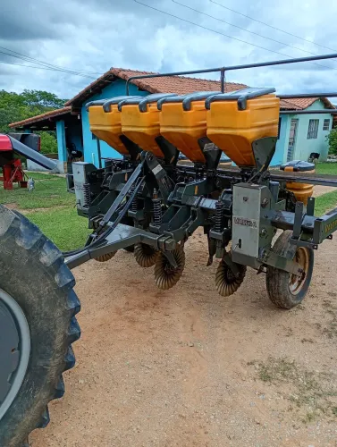Plantadeira Valtra