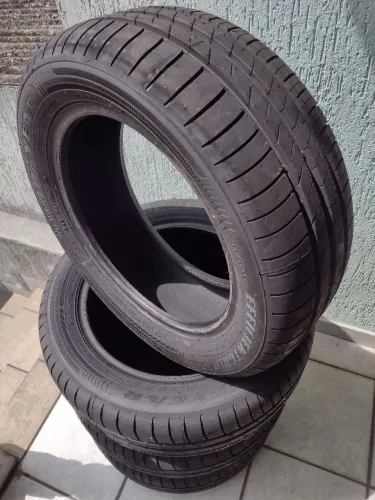 Jogo de Pneus Aro 15 GOODYEAR EFFICIENTGRIP 195/55 "SEM USO".