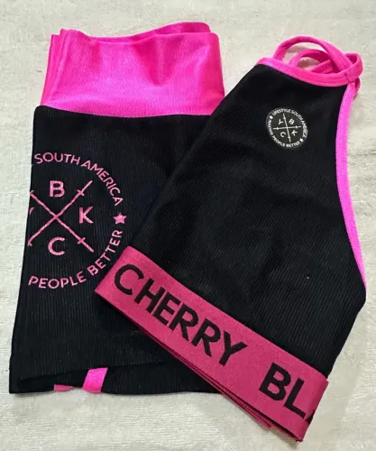 Conjunto de top e short da Black Cherry Tamanho M