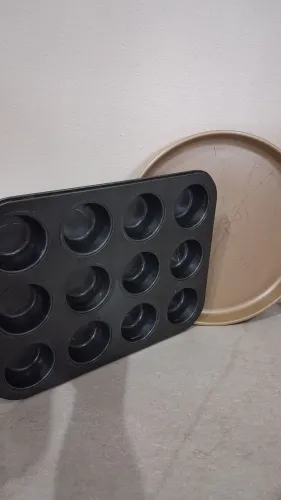 Formas para bolinho, pão de queijo ou pizza. 