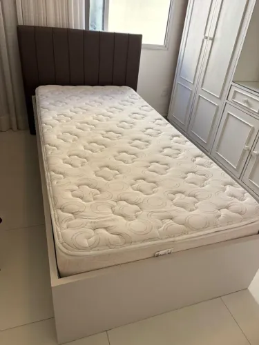 Cama com colchão