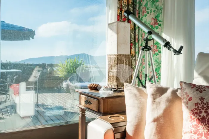 Deslumbrante residência com 3 dormitórios e vista para o mar em Garopaba/SC