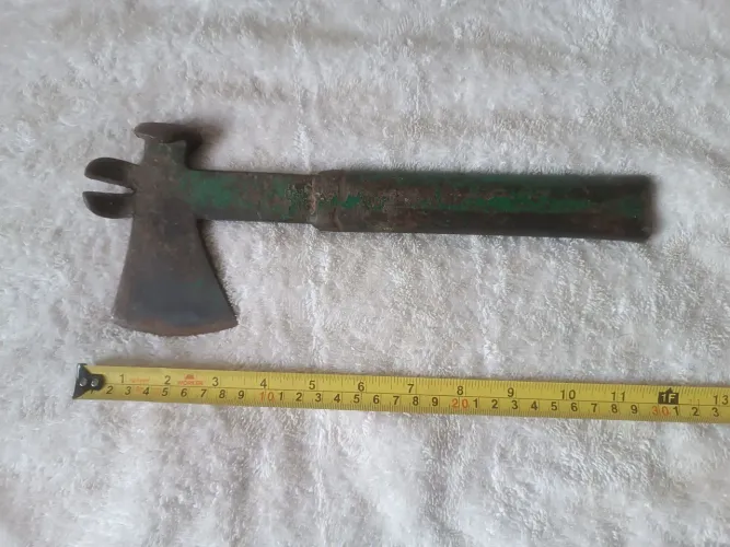 Machadinha anos 70 toda em ferro maciço mede 30 cm