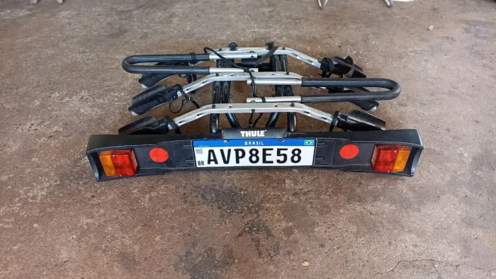 Transbike THULE RIDEON para 3 bikes com régua de sinalização.
