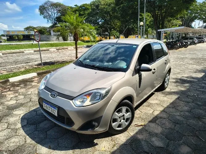 Ford Fiesta SE 1.6 8V Flex 5P 2014