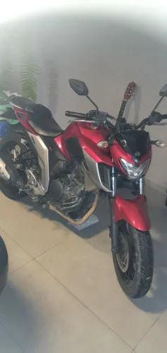 Vendo moto yamaha fazer fz250.