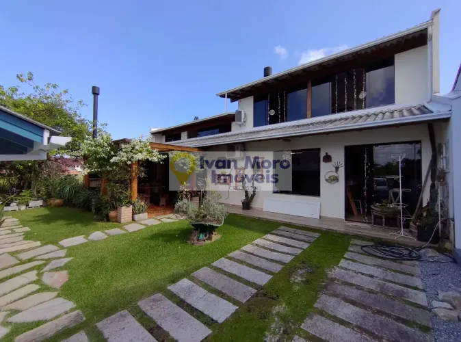 Casa à venda em Daniela - Florianópolis - SC