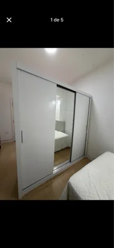 Vende- se guarda roupa 3 portas - 5 meses de uso