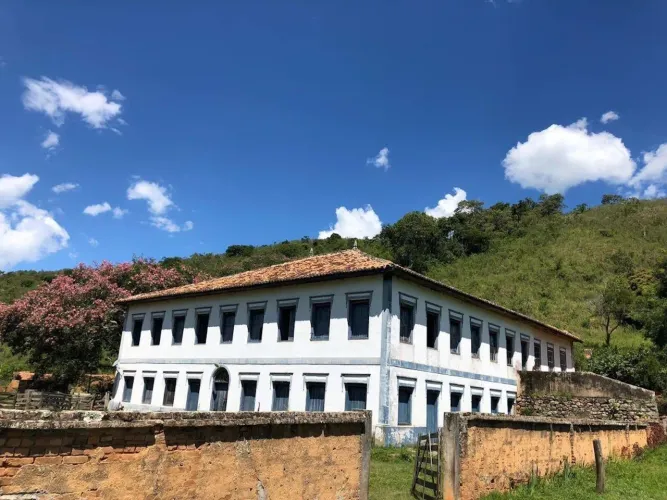 Fazenda 484 Hectares com casarão colonial em Lagoinha - SP.
