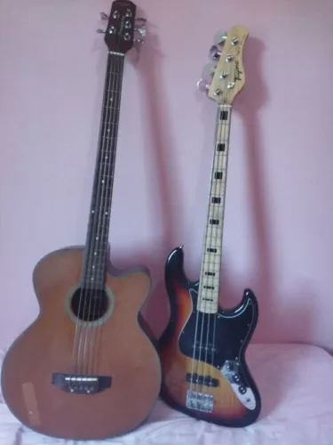 Contra baixo e baixolão 