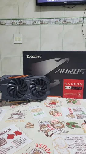 Placa de vídeo Radeon RX 570 Aorus com caixa 