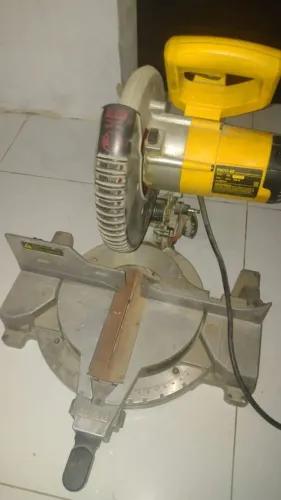 SERRA DE ESQUADRIA DEWALT DW713-BR 10" 1600W