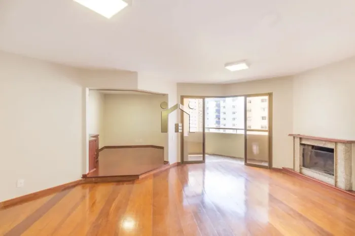 Apartamento para locaçãop em Moema com 137m², 3 suítes, e 2 vagas de garagem