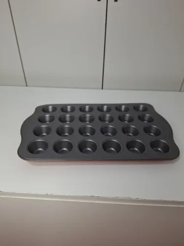Forma de metal antuaderente 24 Mini Cupcake e Muffin