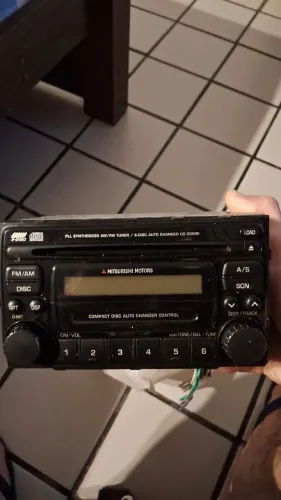 Rádio original MITSUBISHI PAJERO