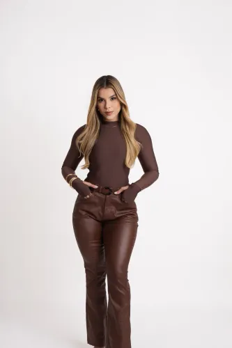 Calça resinada com cinto (NOVA)