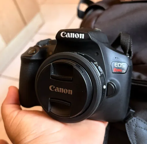 Canon T7 com lente 24mm
