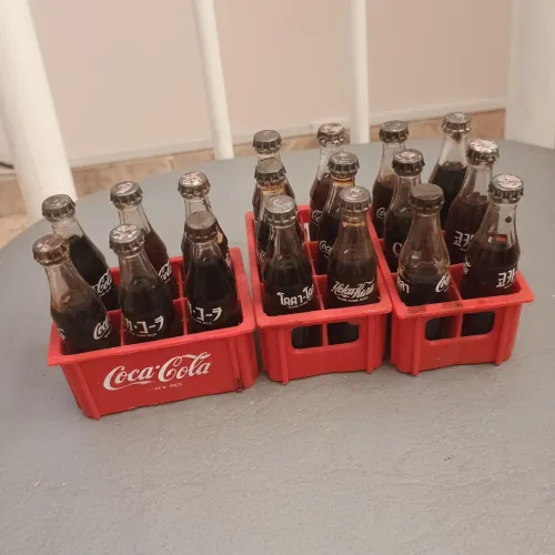 Mini engradados coca cola anos 80. 
