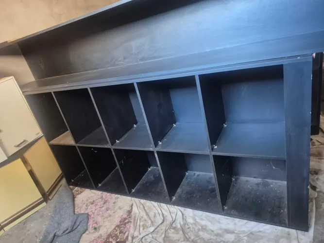 Vendo uma armário de coloca bebidas todo bom 4 meis de uso mdf