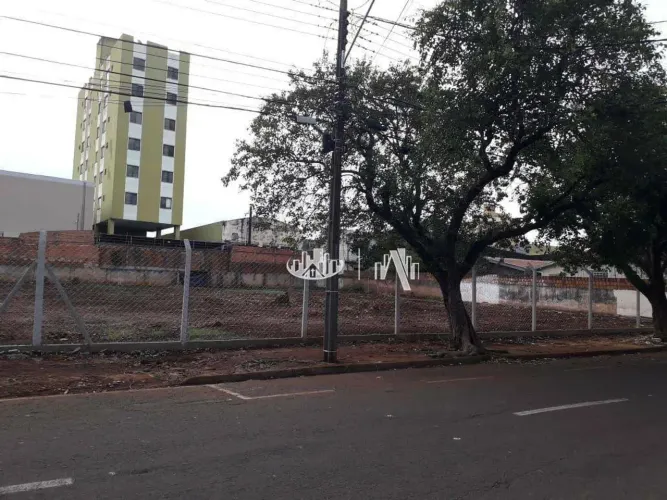 Terreno à venda, 2400 m² por R$ 4.500.000,00 - Vitória - Londrina/PR