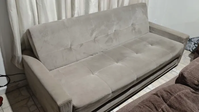 ? Sofá-Cama 3 Lugares Suede Bege - Moderno e Prático