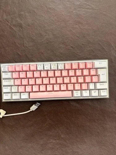 teclado mecânico redragon Fizz RGB rosa