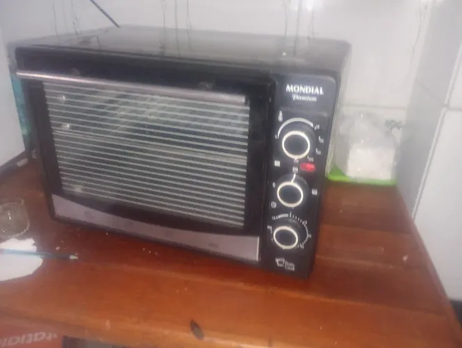 Forno elétrico mondial 38 litros muito novo.