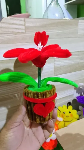 Flores em jarros